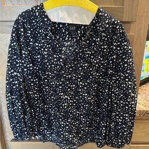 GAP Women's Navy and White Printed Top